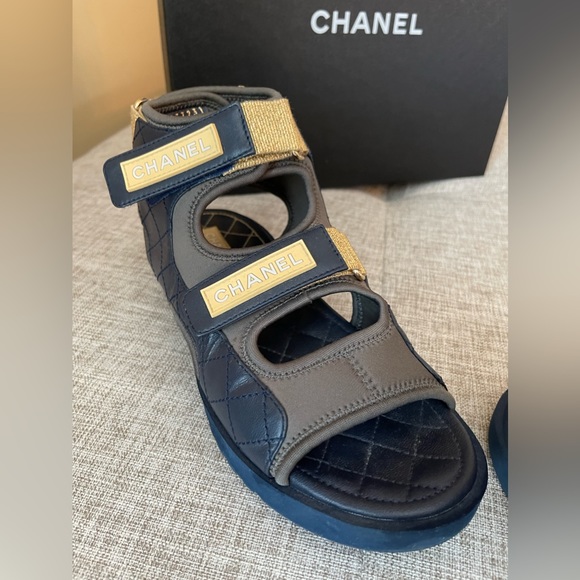 CHANEL 2021 Rubber Gladiator Sandals • Size 37.5 - Picture 16 of 16